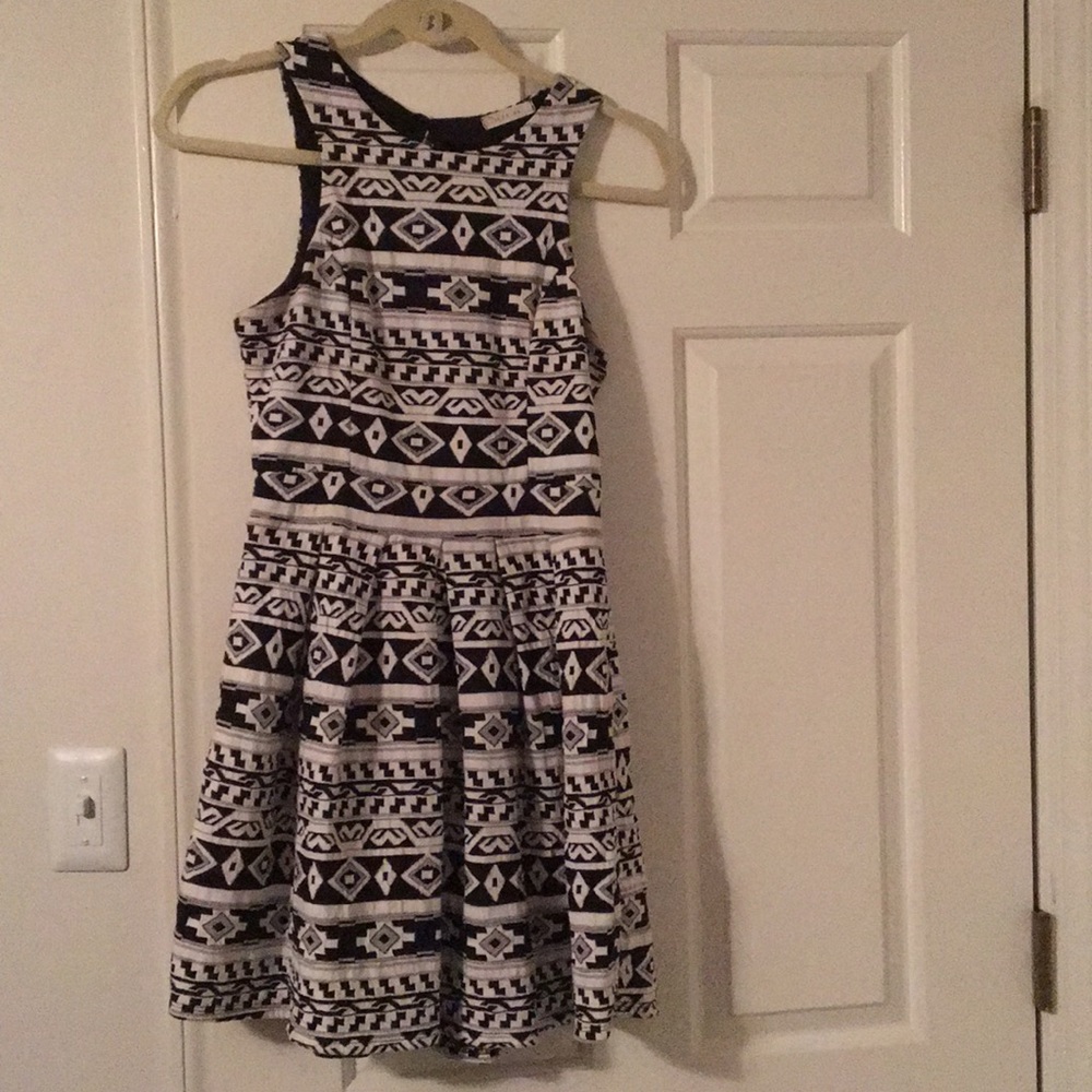 Black and white A-line sleeveless dress